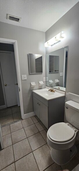 Master Bathroom - 815 Trina Ln