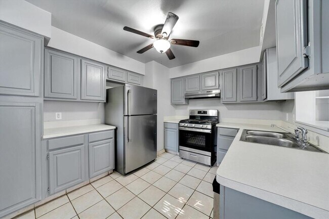 Building Photo - 1130 Bois D'Arc St