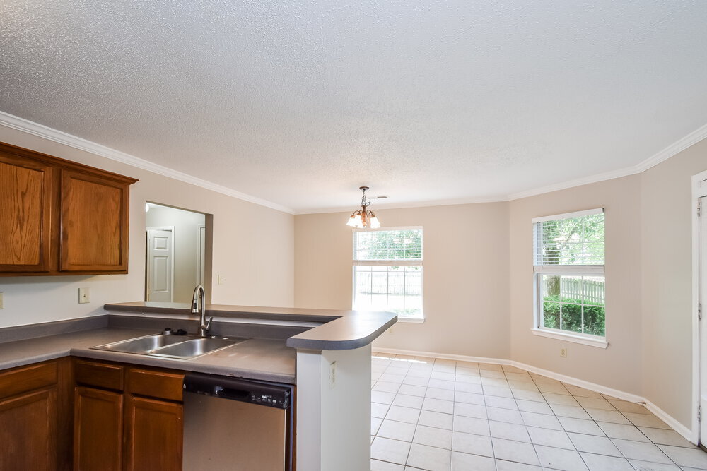 Building Photo - 10237 Green Moss Dr N