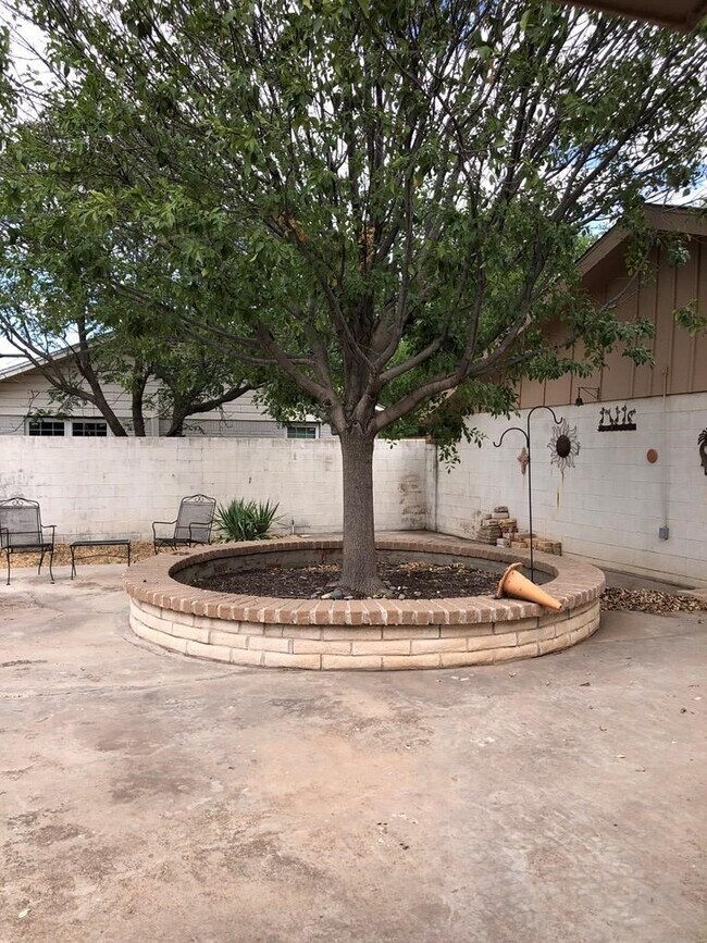 Building Photo - 6209 Glenhaven Dr