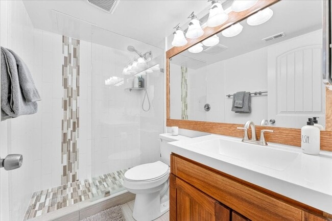 Building Photo - SKI LEASE:  Updated Townhome in Wooded, Central North Lake Location!