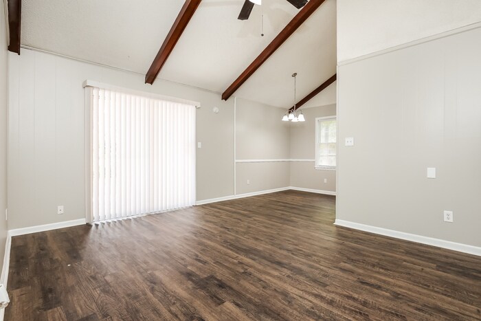 Building Photo - 209 Bluebell Ave