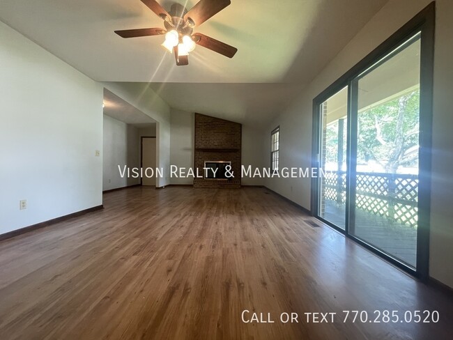Building Photo - Downtown Carrollton 2 Bed Home