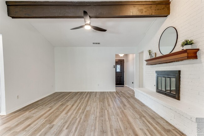 Main Living Room - 3313 Courtland Pl