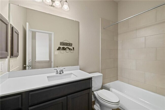 Building Photo - 421 Inspiration Dr