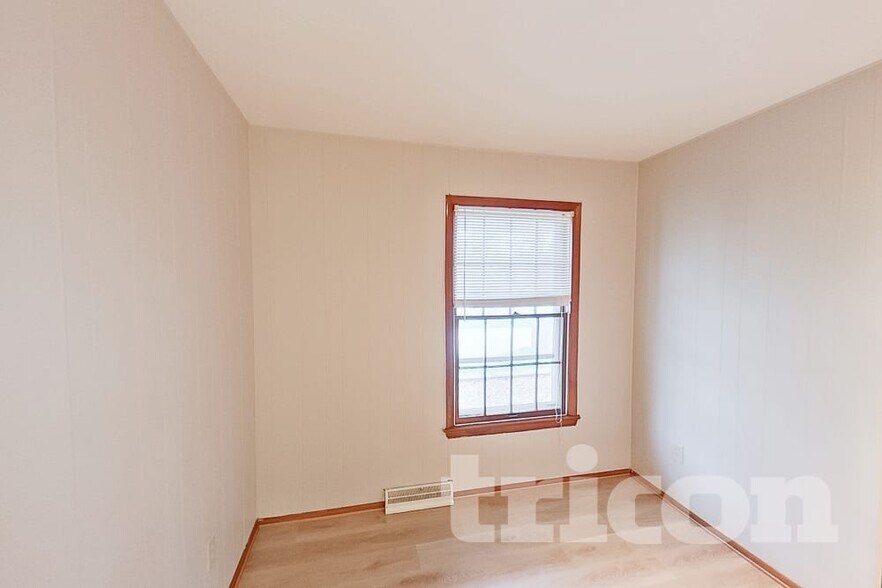 Building Photo - 1546 Grant Dr