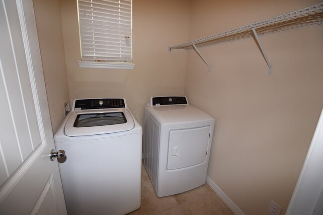 Building Photo - 16073 Pebble Blf Lp