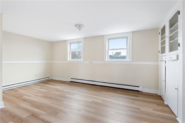 Building Photo - 427 Spring St