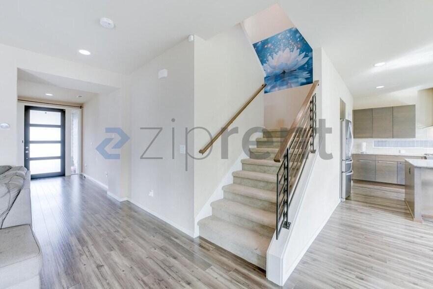 Building Photo - Unit