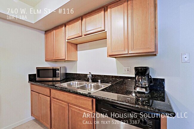 Building Photo - 740 W Elm St
