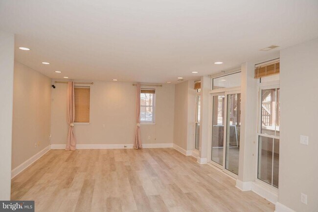 Building Photo - 6902 Tower of London Dr