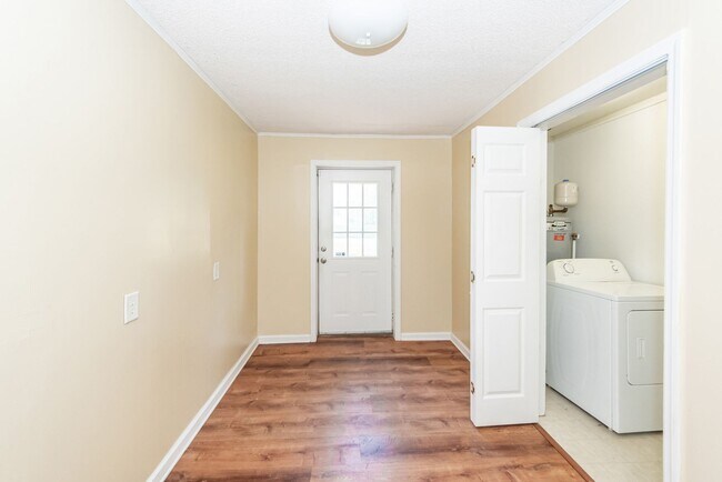 Building Photo - 2139 Pierpont Ave