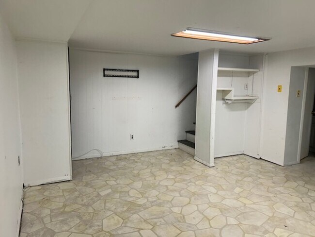 Building Photo - 1070 Downton Rd
