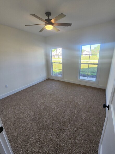 Building Photo - 526 Cottage Way