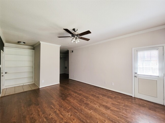 Building Photo - 2255 Braeswood Park Dr