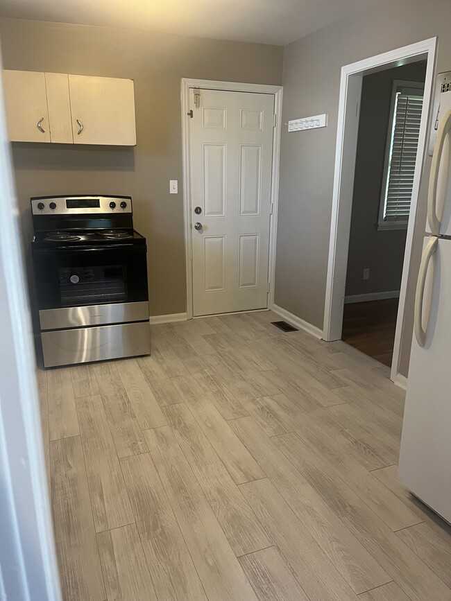 Building Photo - 207 Desoto Dr