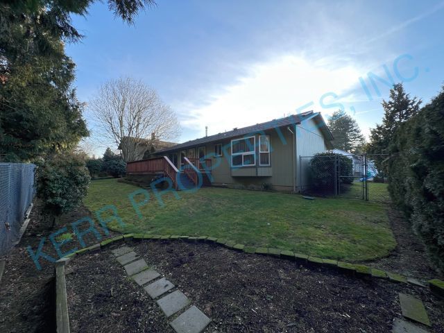 Building Photo - 2650 SW Meyers Dr