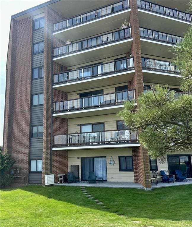 Building Photo - 3 Capella S