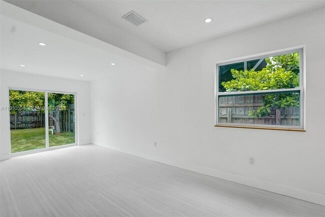 Building Photo - 1430 Michigan Ave