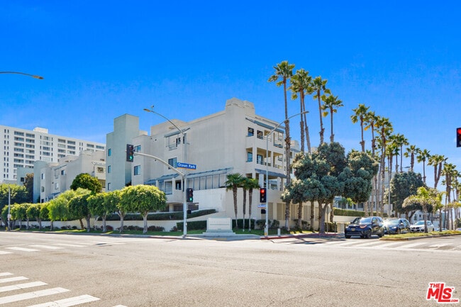 Building Photo - 122 Ocean Park Blvd