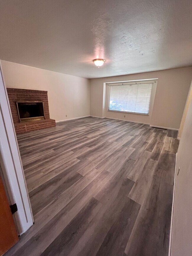 Building Photo - Well Located Home Near The University of T...