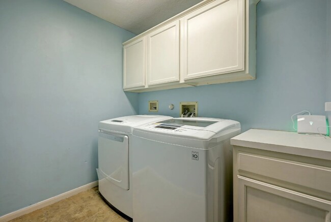 Building Photo - 7807 Allegro Dr