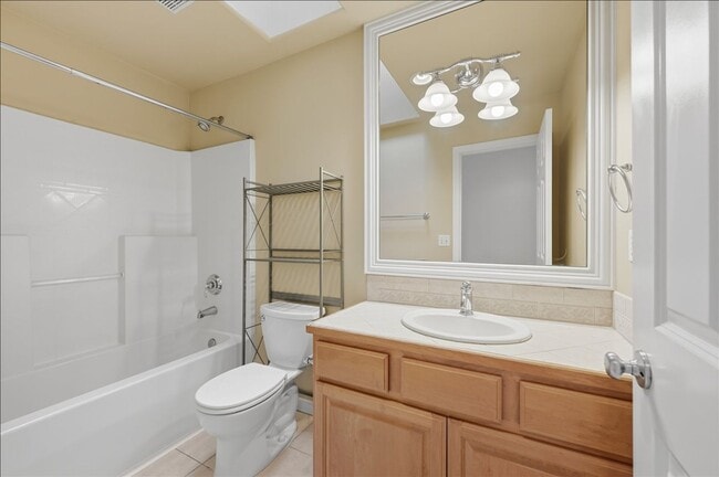 Building Photo - Kent Home