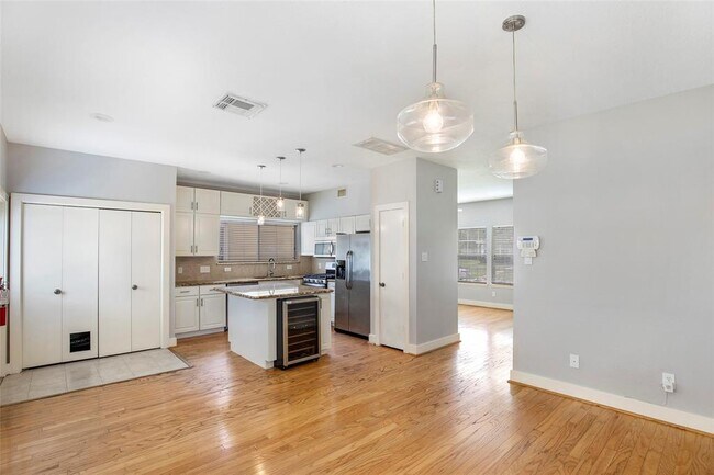 Building Photo - 18631 Atasca Oaks Dr