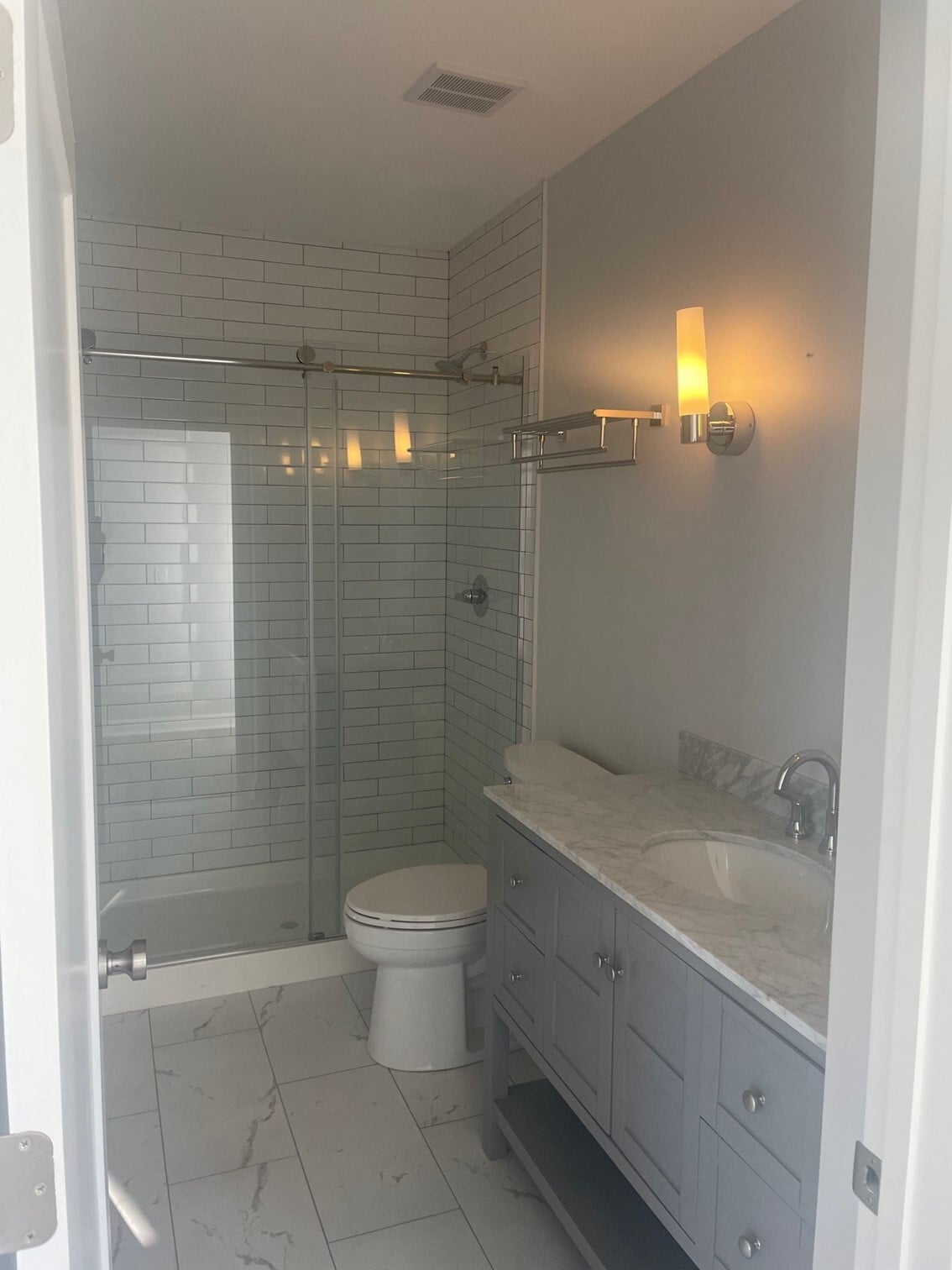 Beautiful Bathroom - 216 Findlay St