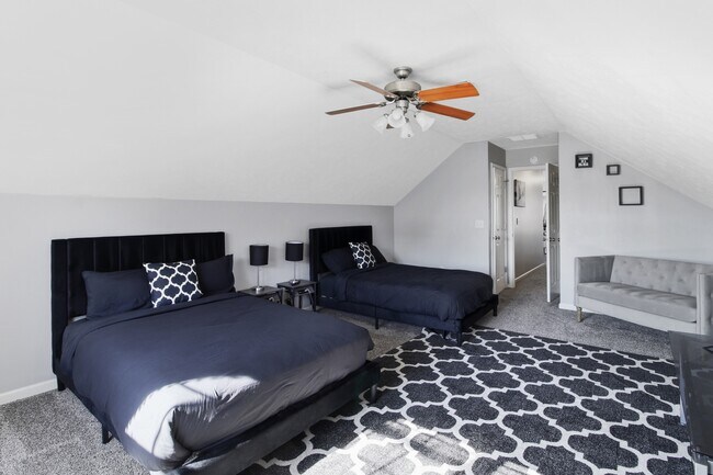 Building Photo - 2950 E Stone Creek Blvd