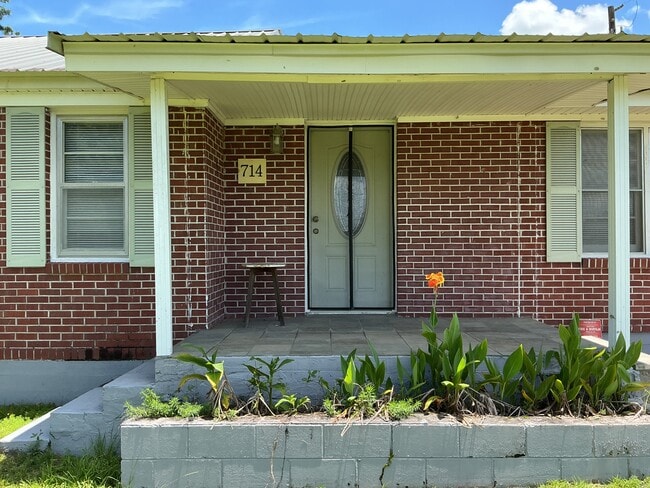 Building Photo - 714 N Macon St