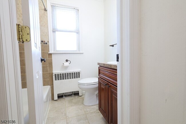 Building Photo - 412 Morris Ave