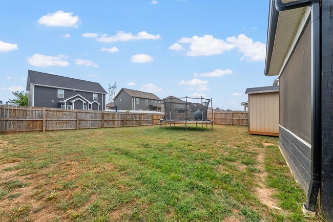 Building Photo - 1511 Kingbird Dr