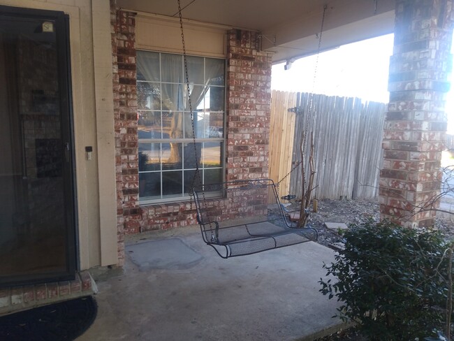 Building Photo - 415 Valley Mills Dr
