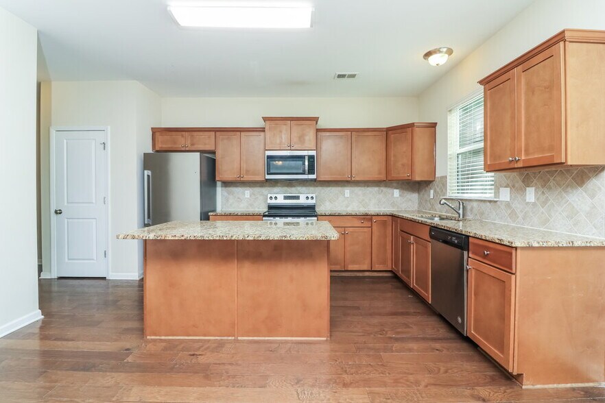 Building Photo - 374 Darbys Run Ct