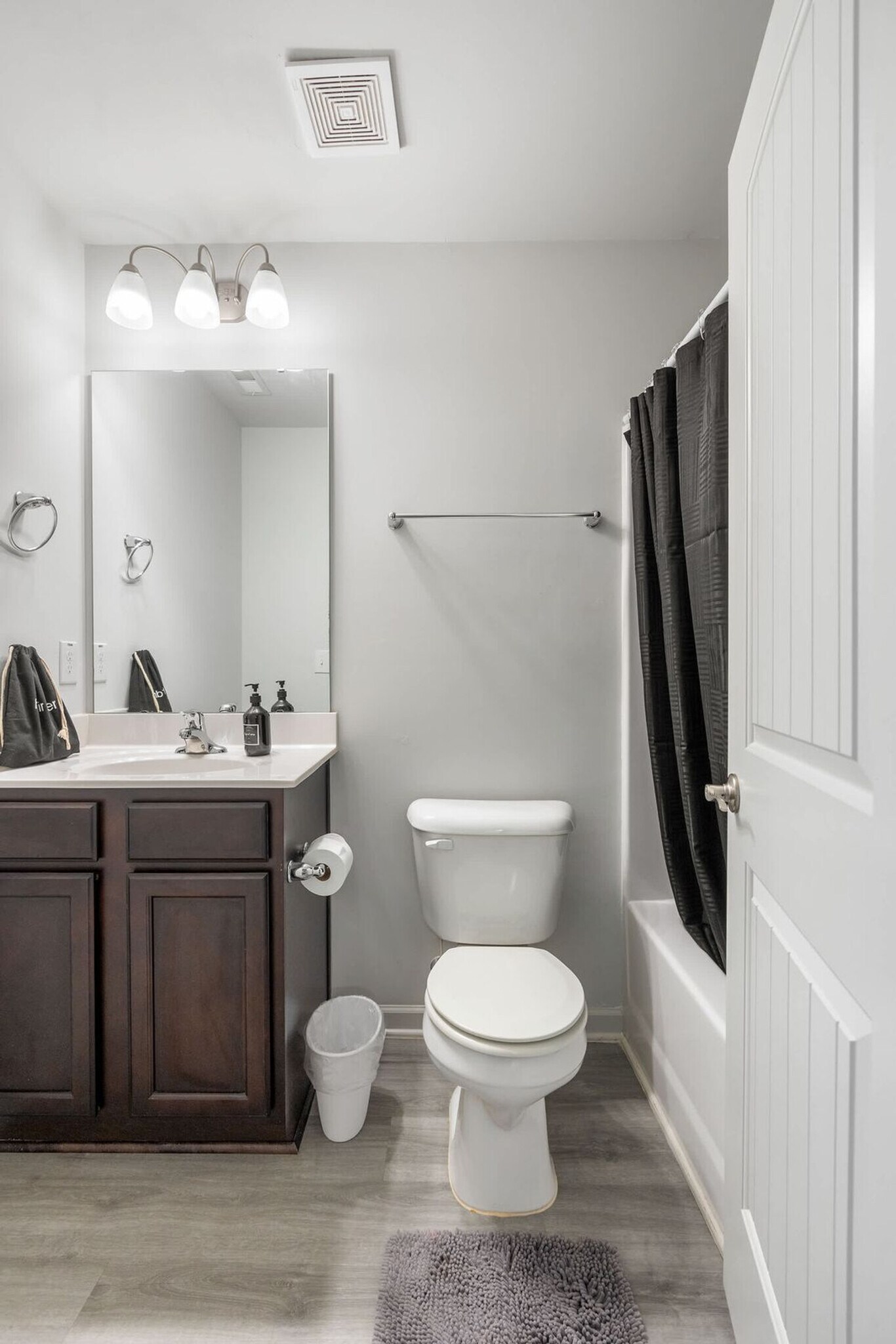 Building Photo - 219 Socket St