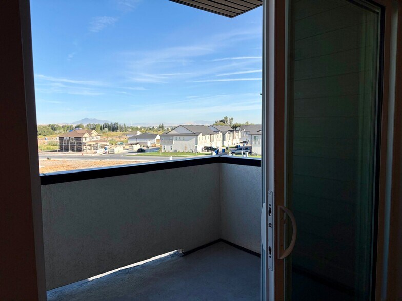 Building Photo - 3085 S 225 W