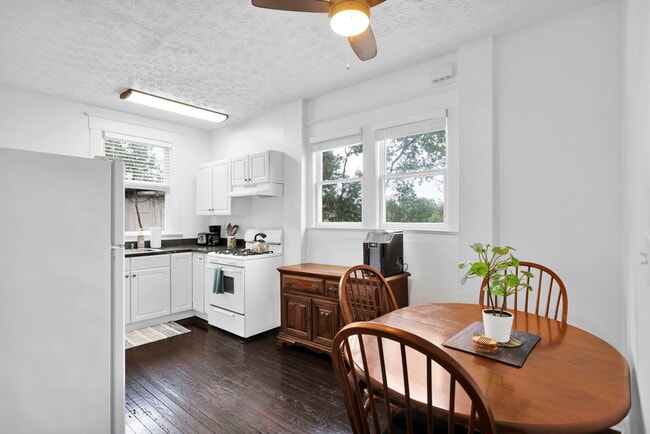 Building Photo - 2678 Post St