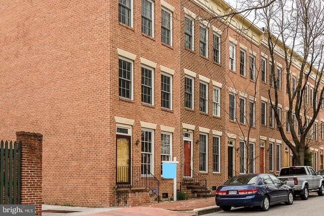 Building Photo - 524 St Mary St