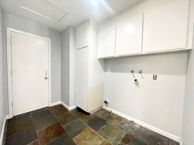 Building Photo - COMING SOON! ! Beautiful 3 Bed 2 Bath Corner Lot Cathedral City Home!