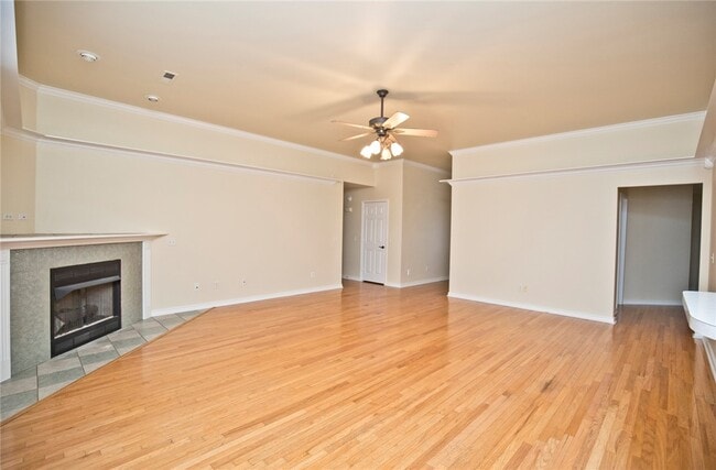 Building Photo - 402 NE Shasta Ct