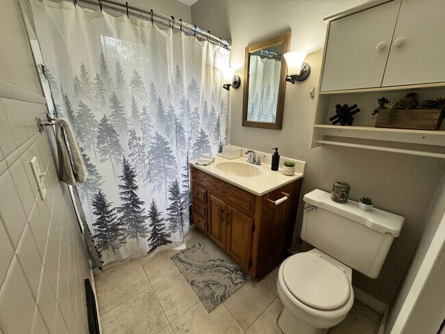 Building Photo - 2 bed, 1 bath home for rent in Hudson available IMMEDIATELY