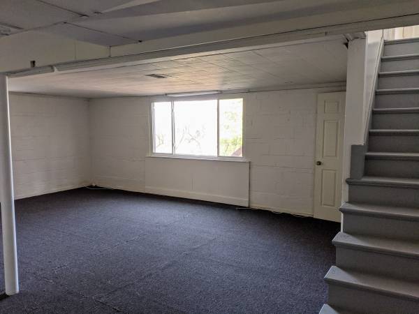 Building Photo - 925 N Montana St