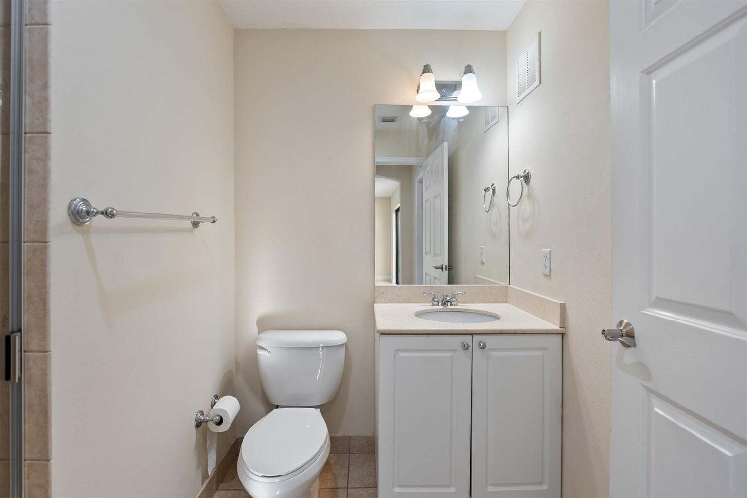 Building Photo - 6094 Live Oak Ct