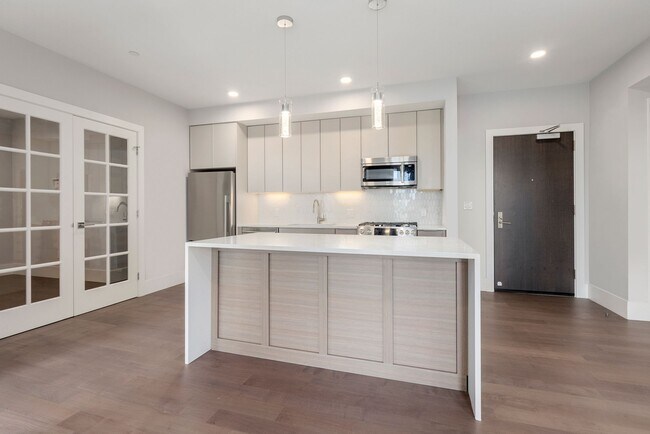 Building Photo - Jamaica Plain spacious studio w/ central a...
