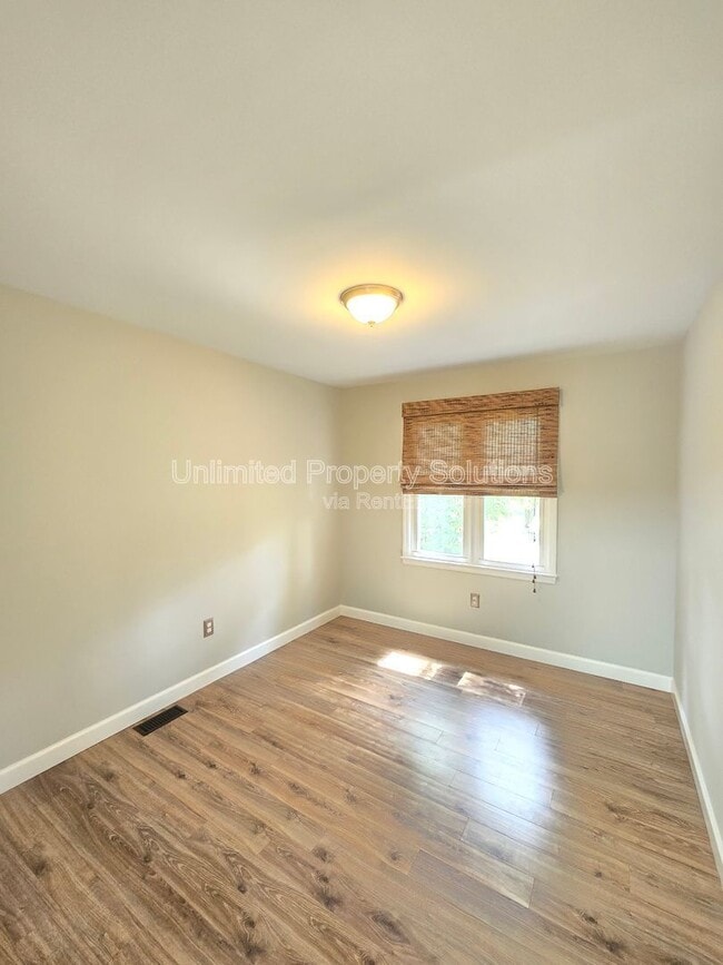 Building Photo - 106 Hillsdale Dr