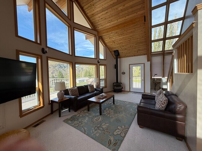 Building Photo - 432 Lakeview Dr