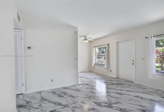 Building Photo - 1405 Miami Rd