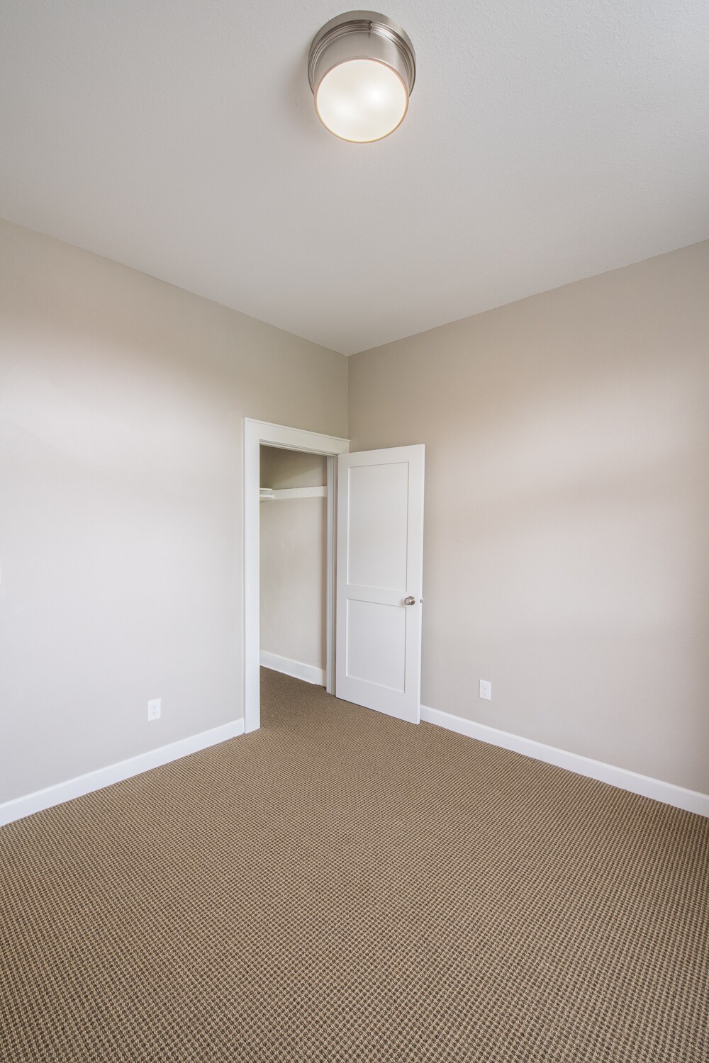 Building Photo - 2507 S Howell Ave