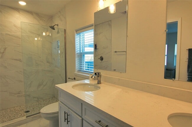 Building Photo - 14146 Miramar Dr